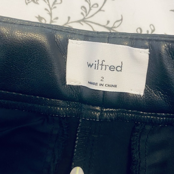 Vegan Leather Shorts - Picture 2 of 4